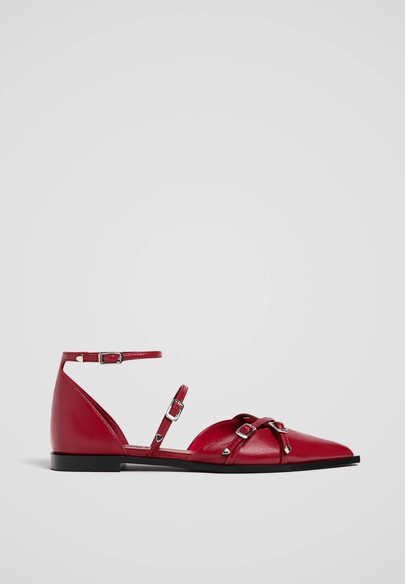 Chaussures plates avec boucles - Toutes femme | Stradivarius France