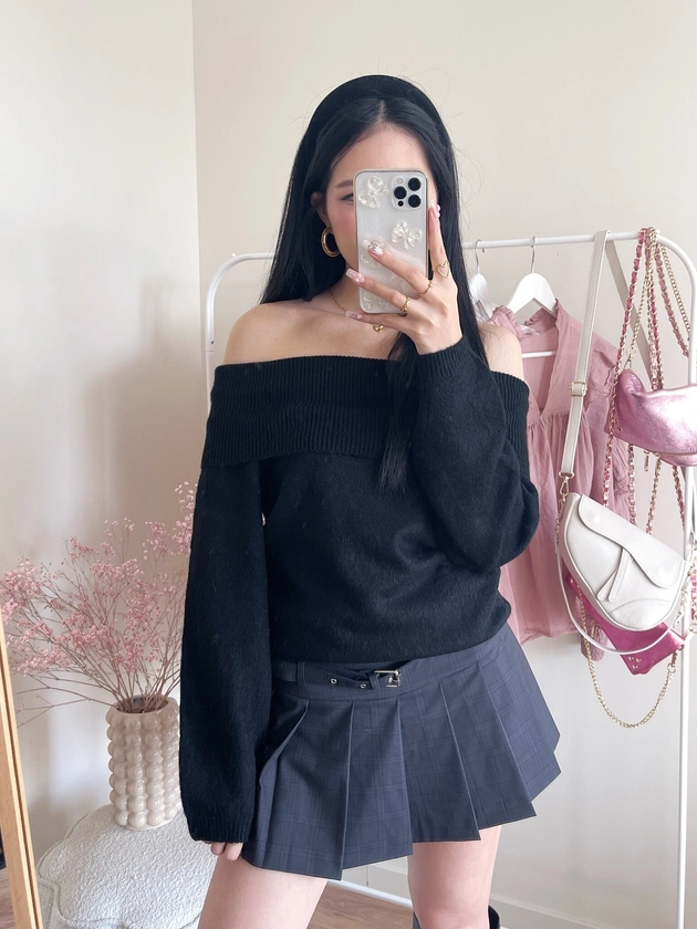 Esra Off Shoulder Sweater / Black