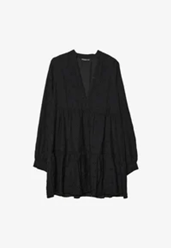 Stradivarius FLOWING EMBROIDERED - Robe de jour - black/noir - ZALANDO.FR