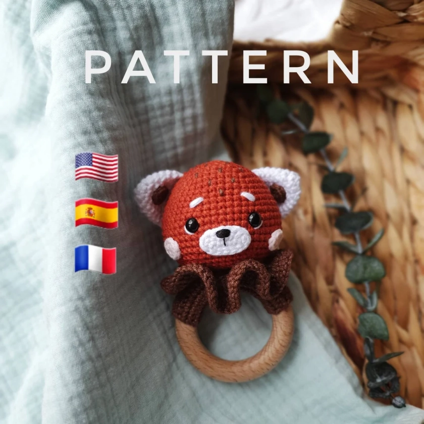MOTIF UNIQUEMENT: Hochet bébé panda rouge Jouet animal des bois Amigurumi Panda Rouge Modèle PDF facile à suivre anglais, espagnol, français - Etsy France