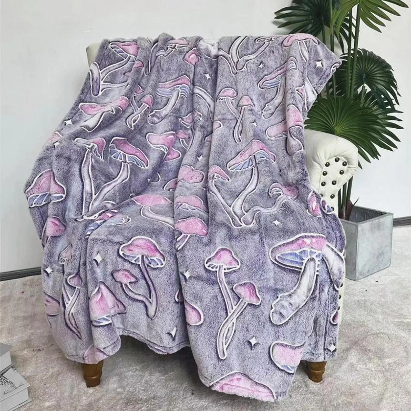 Mushroom Print Comfy Bedding Throw Blanket, Glow in The Dark Soft Comfortable Blanket, Warm Napping Blanket for Home Office Travel, Comfy Bed Accessories, Cozy Room Accessories, Cool Bedroom Accessories, Halloween Decor