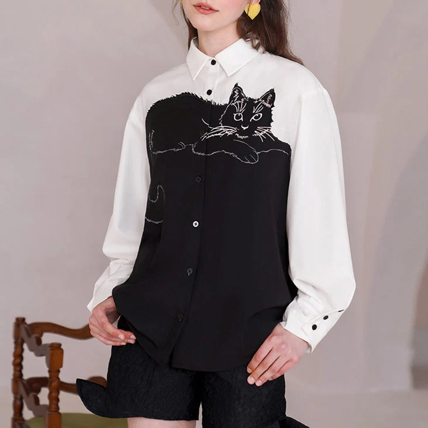 Napping black cat embroidery two-tone blouse