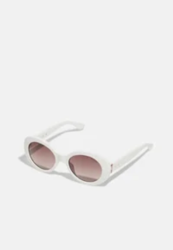 Guess Sonnenbrille - white/weiß - Zalando.at