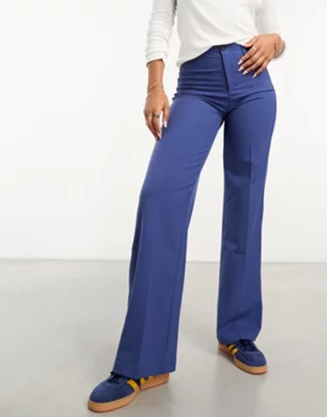 Bershka - Pantaloni sartoriali a fondo ampio blu polvere | ASOS