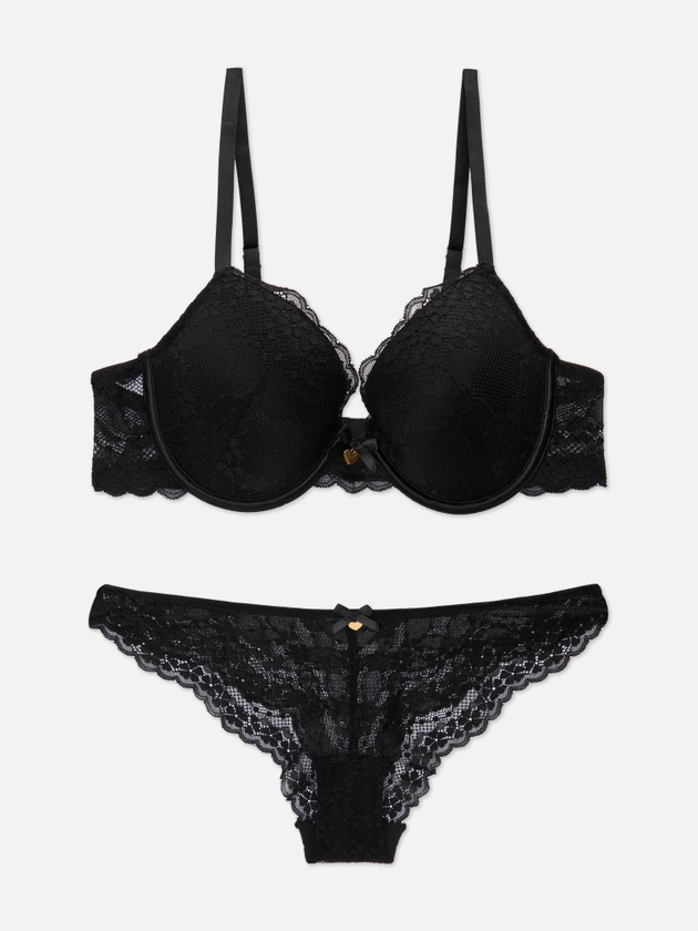 Ensemble soutien-gorge moulé et culotte en dentelle