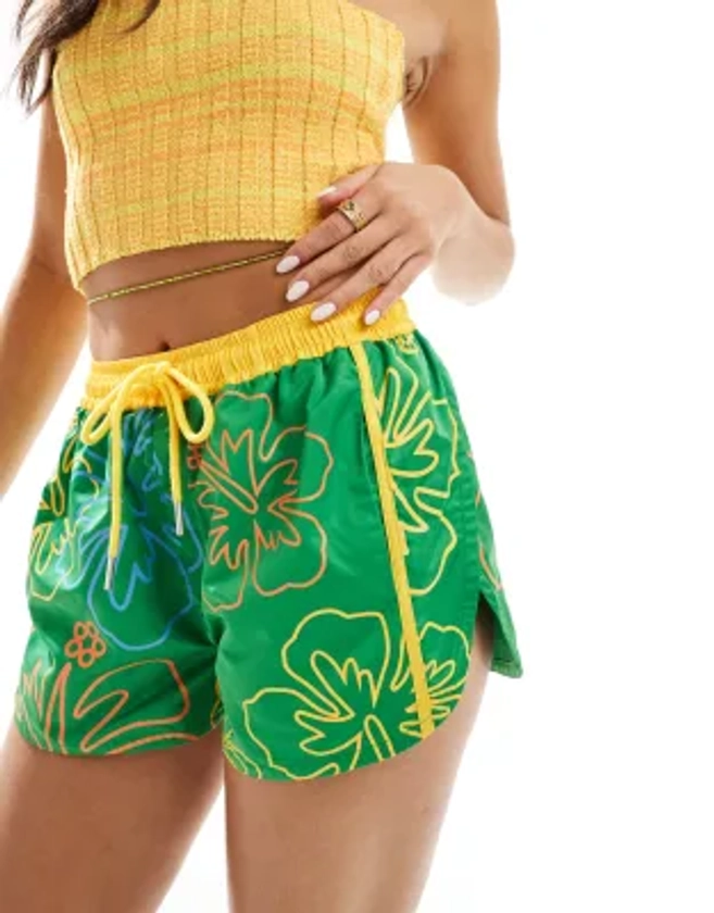 Labelrail x Olivia Grace Herring - Short taille basse à imprimé hibiscus - Vert | ASOS