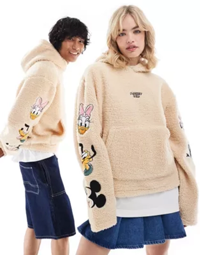 ASOS DESIGN - Disney - Sweat à capuche unisexe oversize coupe carrée en imitation peau de mouton avec broderies Mickey et ses amis - Beige | ASOS