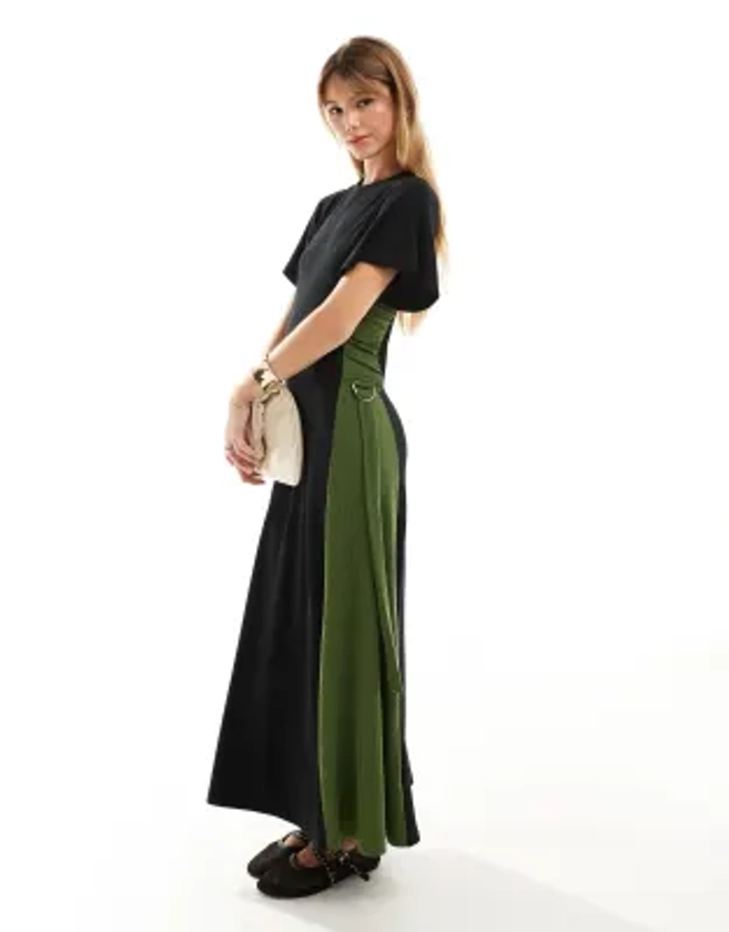 ASOS DESIGN - Robe longue à manches évasées avec côté contrasté et anneau en D - Noir et vert | ASOS