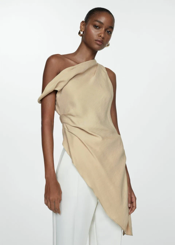Asymmetric ruched top