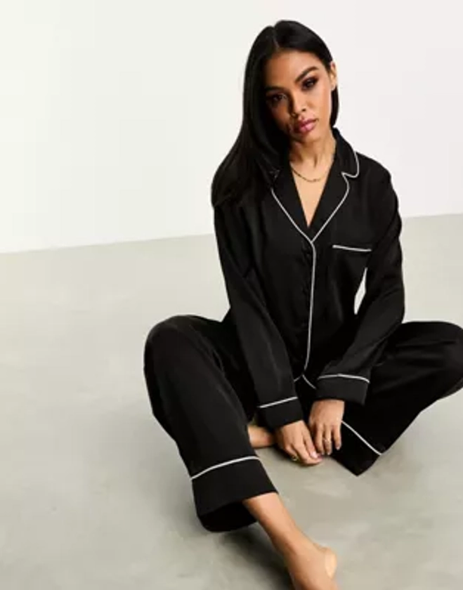 ASOS DESIGN - Ensemble pyjama avec chemise à manches longues et pantalon en satin - Noir | ASOS