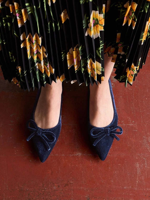 Velvet Bow Pointed-Toe Kitten-Heel Pumps - Dark Blue