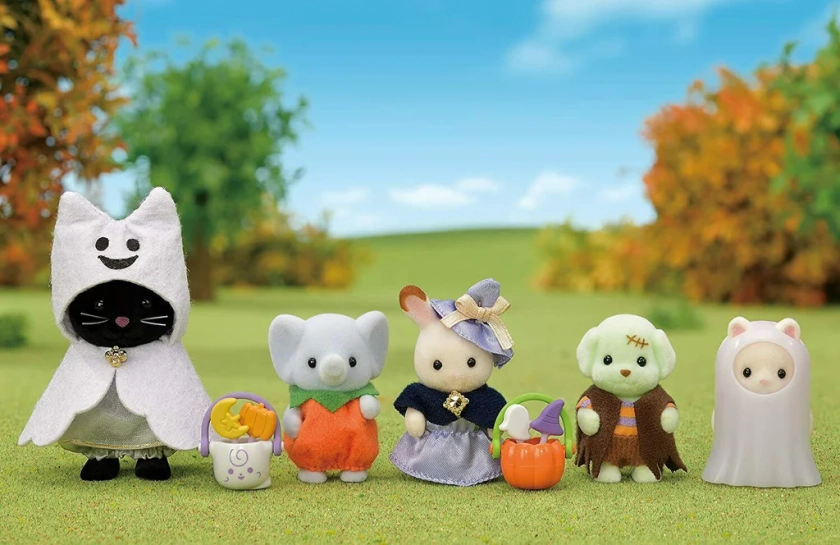 Sylvanian Families Halloween Trick or Treat Parade - Limited Edition - With Glow in the Dark Ghost Costume!