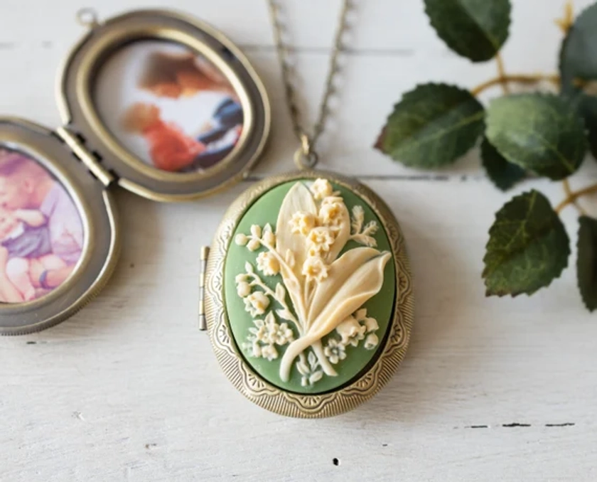 Lily of The Valley Necklace, Sage Green Ivory Flower Cameo Pendant Necklace, Personalized Photo Locket, Gift for Women Mom Wife girlfriend