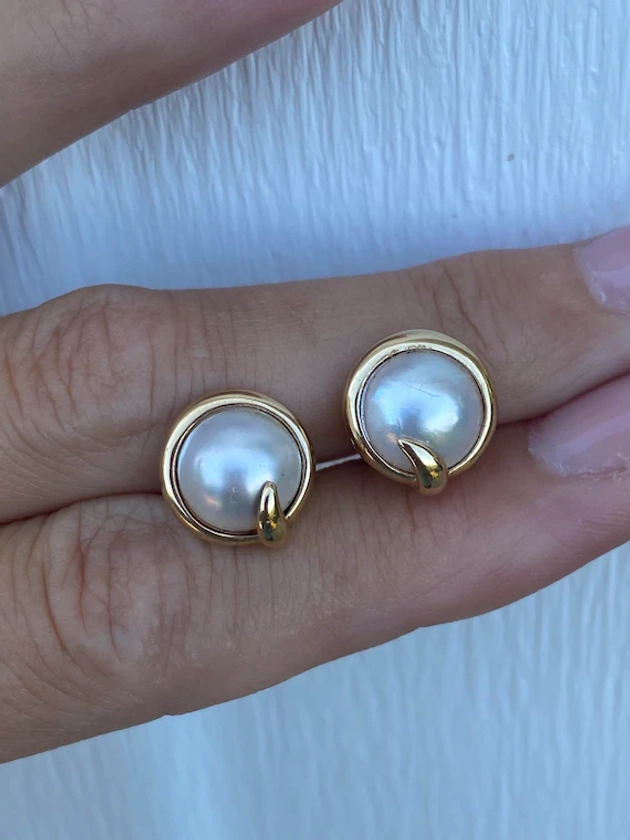 Beautiful White Mabe Pearl Button Style Stud Earrings 14K Yellow Gold