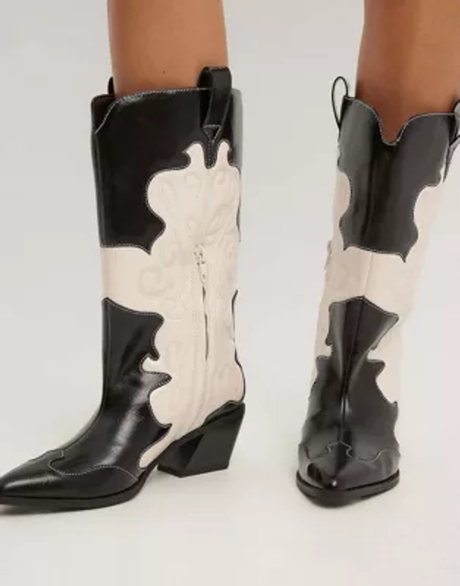 NA-KD leather western boots in black and white | ASOS