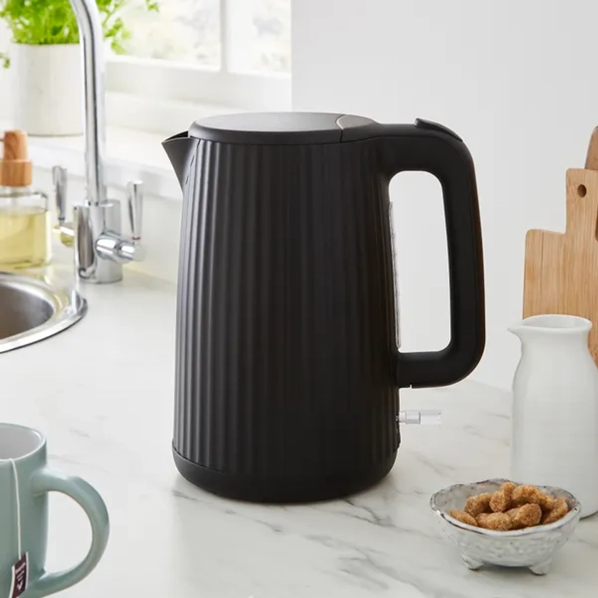 Textured Ribbed Plastic Kettle 1.7L