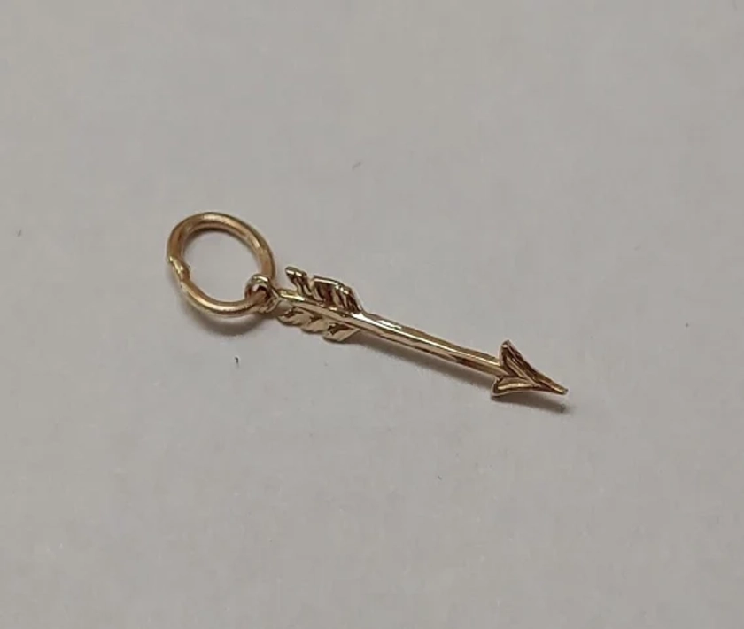 New 14k Yellow Gold Arrow Charm Pendant