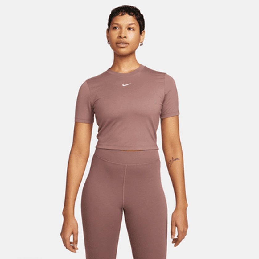 T-shirt slim court Nike Sportswear Essential pour femme. Nike FR