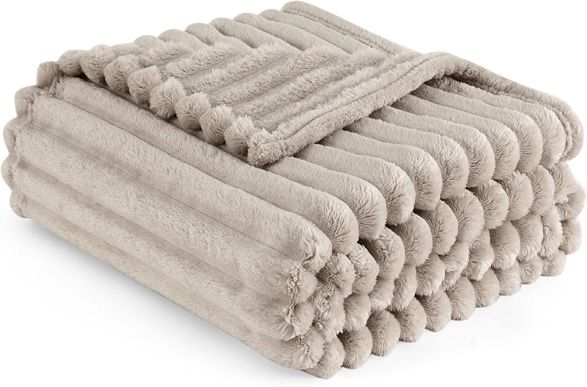 Bedsure Soft Fleece Throw Blanket - Fluffy Cosy Warm Fleece Blanket for Sofa, Bed and Couch, Single, Beige, 130x170 cm