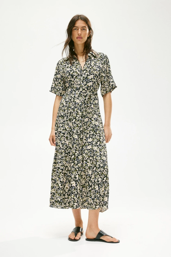 Tie-belt shirt dress - V-neck - Short sleeve - Black/Floral - Ladies | H&M GB