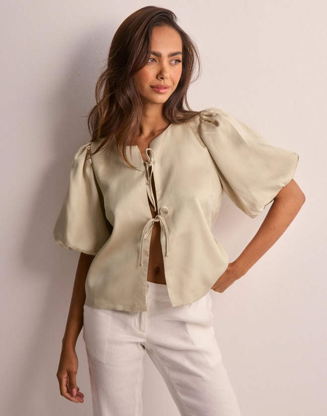 Buy Neo Noir Aska Dull Satin Blouse - Sand | Nelly.com