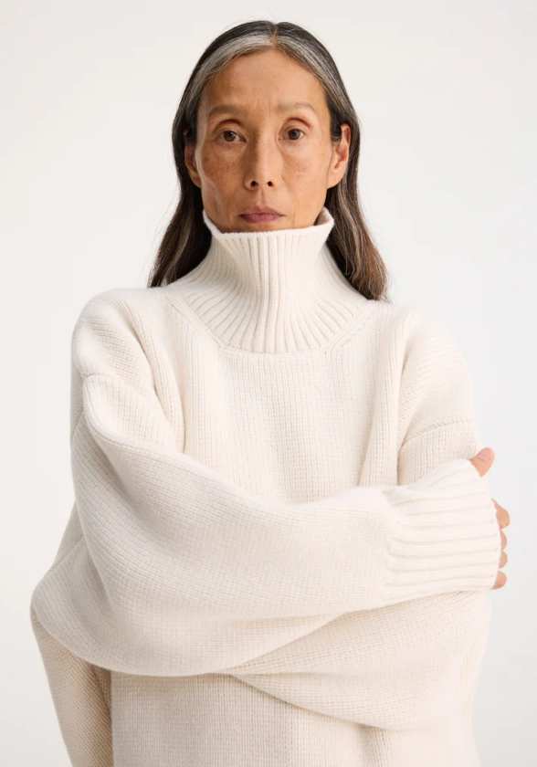 Compact turtleneck jumper | off white