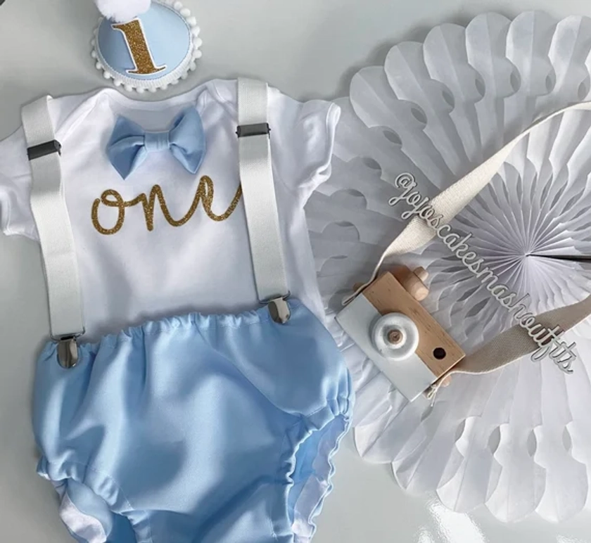 Baby boys Cake Smash Outfit. 1st Birthday set. Photo shoot. Braces, bow tie,nappy cover. Baby Blue and white/ gold.