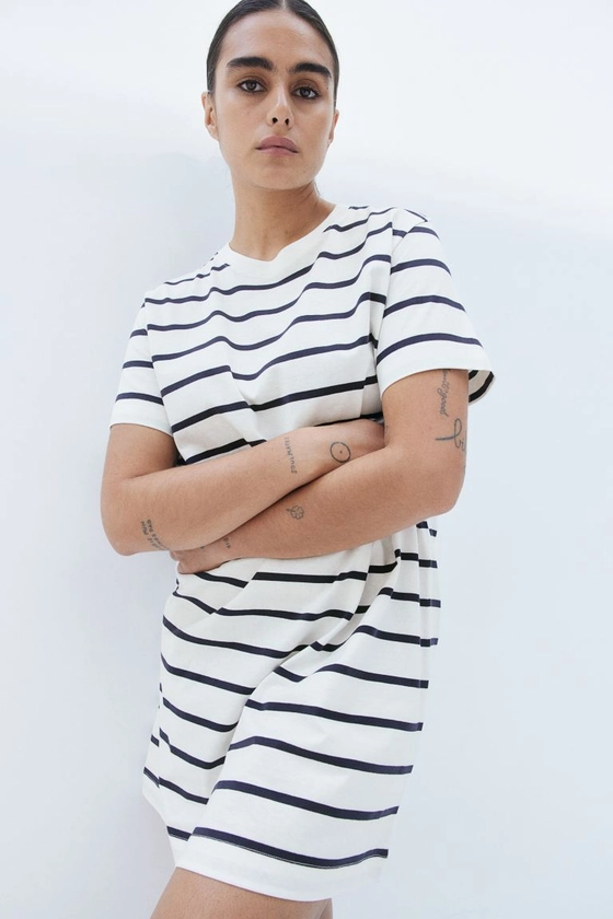 Robe T-shirt en coton - Encolure ronde - Manches courtes - Blanc/rayures noires - FEMME | H&M FR