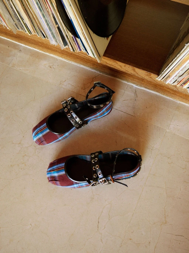 Fabric Ballet Flats With Buckle And Studs Bordeaux | Parfois