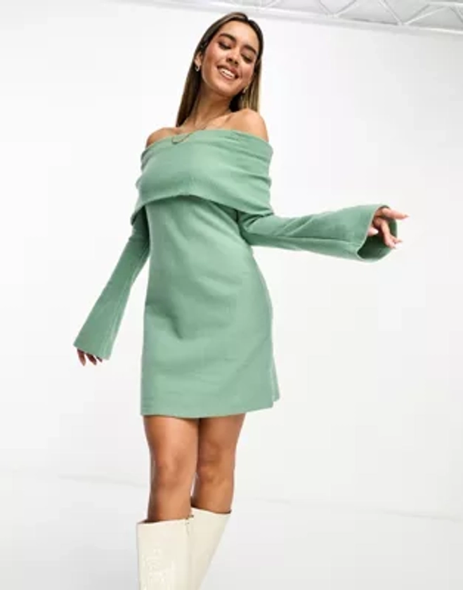 ASOS DESIGN - Robe courte ultra douce au toucher à manches évasées et encolure Bardot - Vert