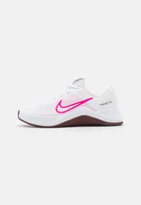 Nike Performance MC TRAINER 2 - Chaussures fitness - white/fierce pink/pink foam/dark team red/blanc - ZALANDO.FR