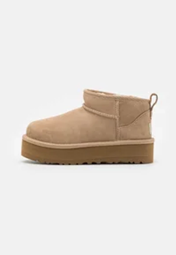 UGG CLASSIC ULTRA MINI PLATFORM UNISEX - Classic ankle boots - sand - Zalando