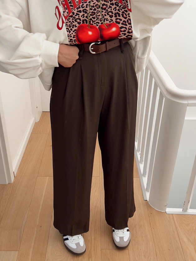 Pantalon NESTOR Coupe tailleur avec ceinture intégrée, chocolat 