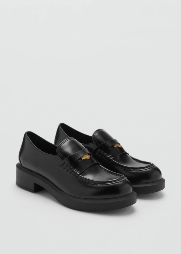 Mocassins 100 % cuir détail métallique - Femme | MANGO France métropolitaine