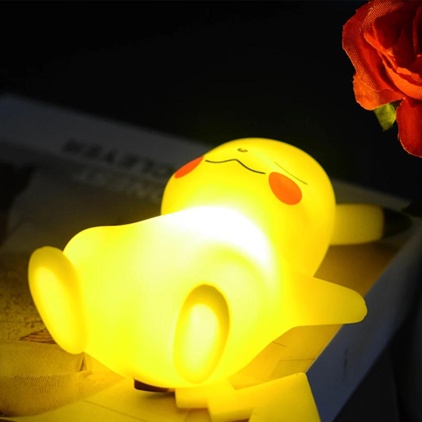 Veilleuse LED Pokemon Pikachu, lumière douce Anime mignonne, décoration de chambre à coucher, lumière de chevet, décoration de bureau Kawaii Dute, nouveau