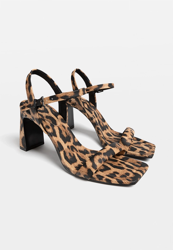 Sandales à talon et leopard print