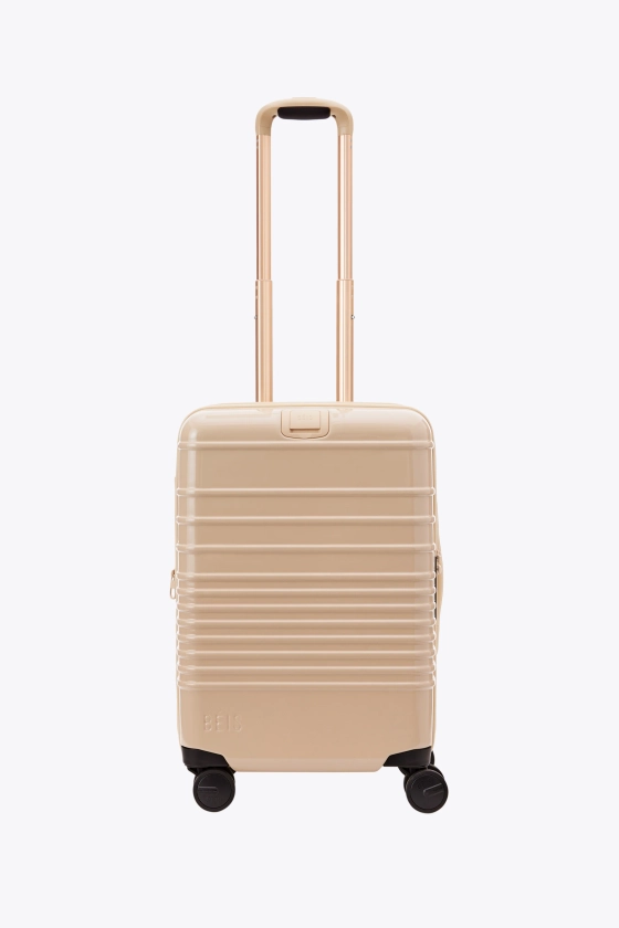 BÉIS 'The Carry-On Roller'' in Glossy Beige - High Gloss 21" Carry On Luggage in Beige