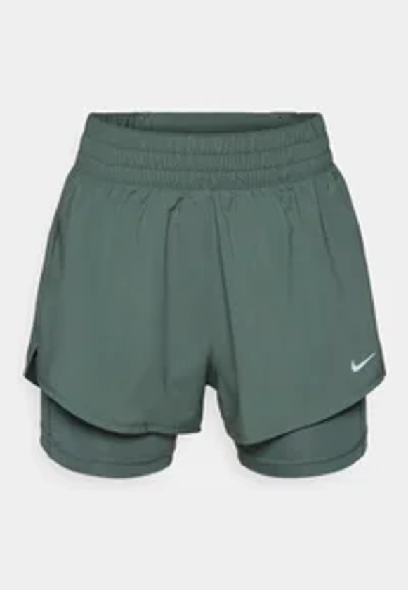 Nike Performance ONE SHORT - Short de sport - vintage green/reflective silver/vert foncé - ZALANDO.BE