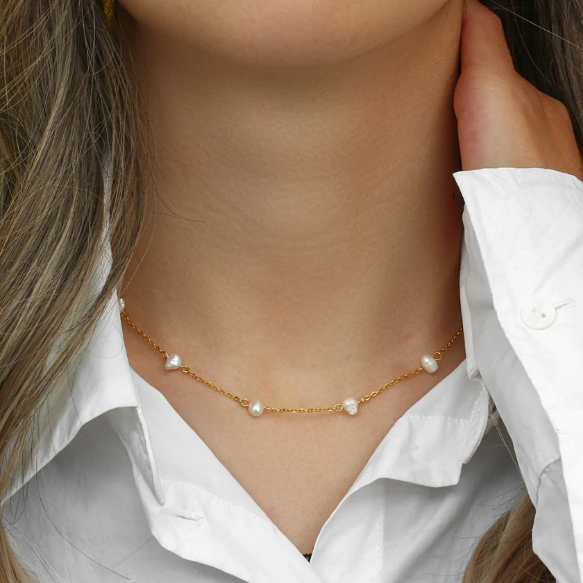 Pearls and Gold Harmony: 18K Gold-Plated Necklace