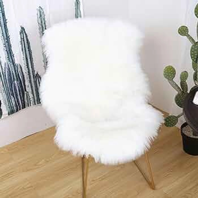 twirush Fluffy Faux Sheepskin Rug, Shaggy Rugs, White Fluffy Rug Washable Faux Fur Rugs Non Slip Mats for Bedrooms Living Room(White, 60 X 90 CM)