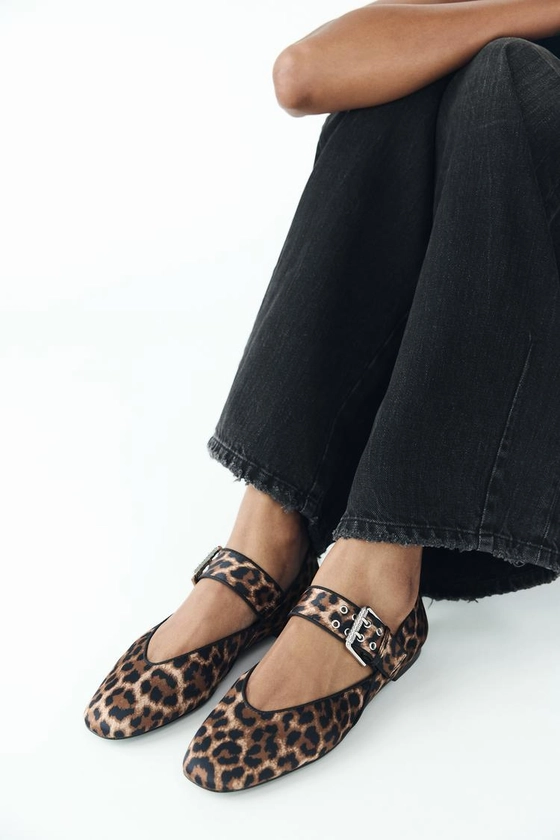 BALLET FLATS WITH ANIMAL PRINT