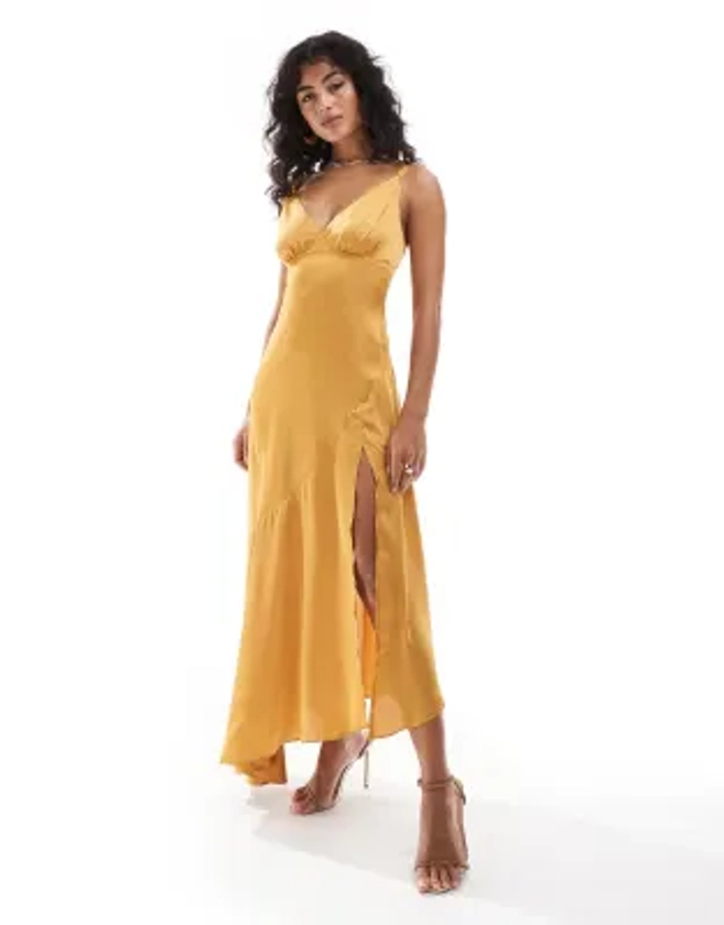 TFNC - Robe longue en satin avec jupe à empiècements - Souci