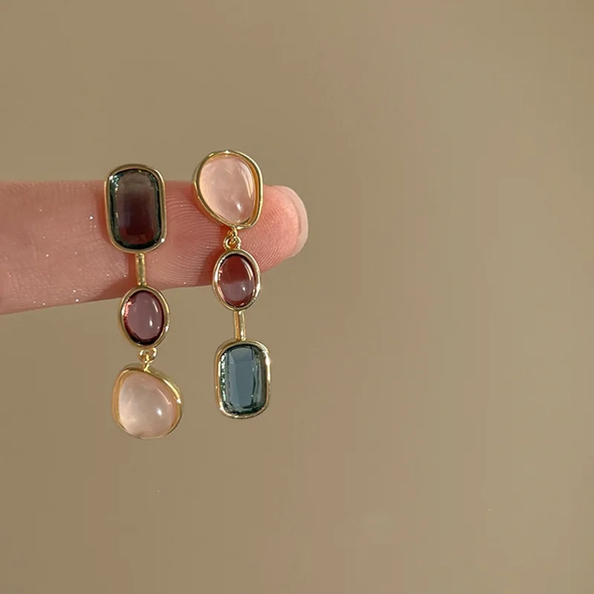 Ассиметричные разноцветные серьги с камнями на AliExpress