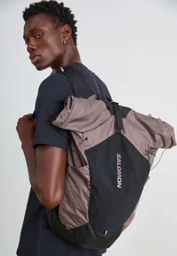 Salomon DAYPACK 20 UNISEX - Rucksack - iron/brown - Zalando