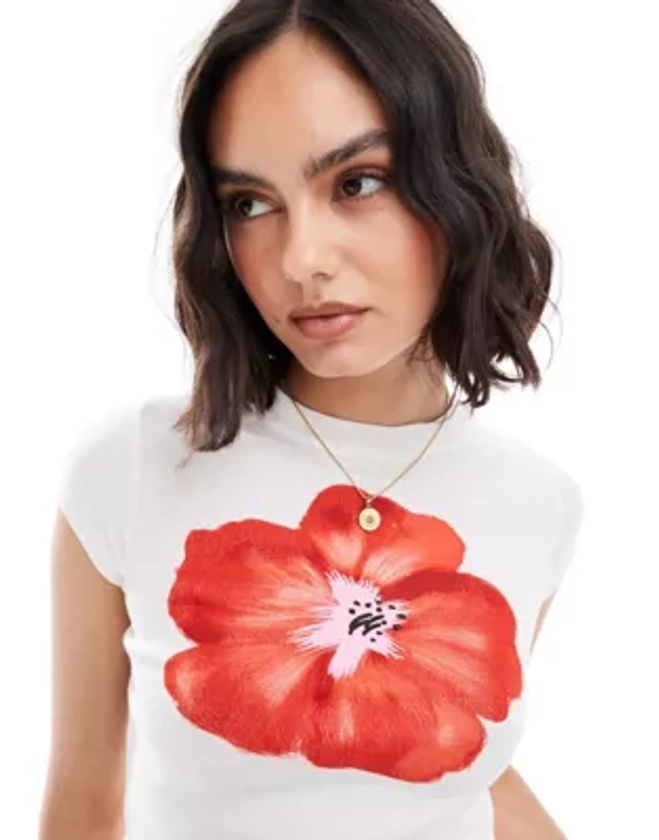 Pull&Bear - T-shirt effet rétréci à imprimé fleur d'hibiscus - Blanc | ASOS