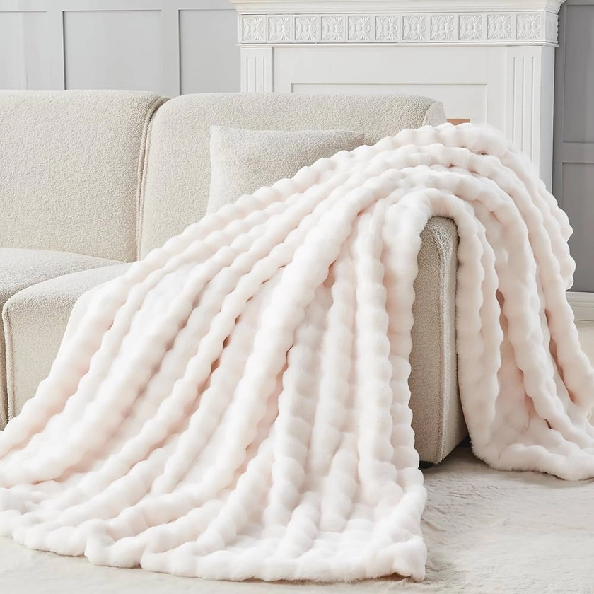 Amazon.com: NEWCOSPLAY Faux Fur Throw Blanket Ivory Bubble Blanket Thick Warm Soft for Couch Sofa Bed 550GSM (Ivory, Throw(50"x60")) : Home & Kitchen