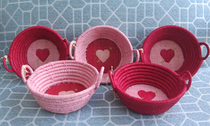 Small Round Raffia Basket Embroidered Heart By Rice DK
