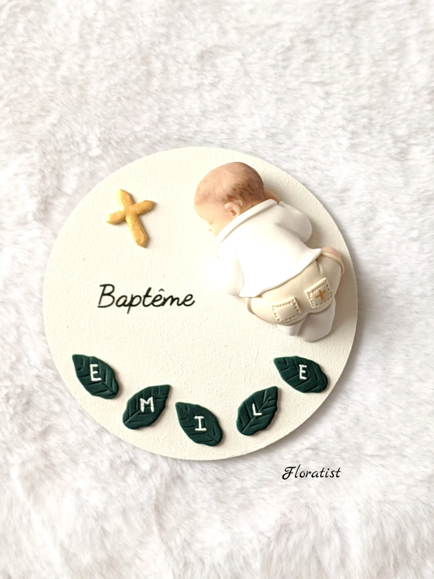 PLUSIEURS MODELES plaque baptême bébé tenue de garçon baptême pour décoration ou gateau miniature en fimo à personnaliser