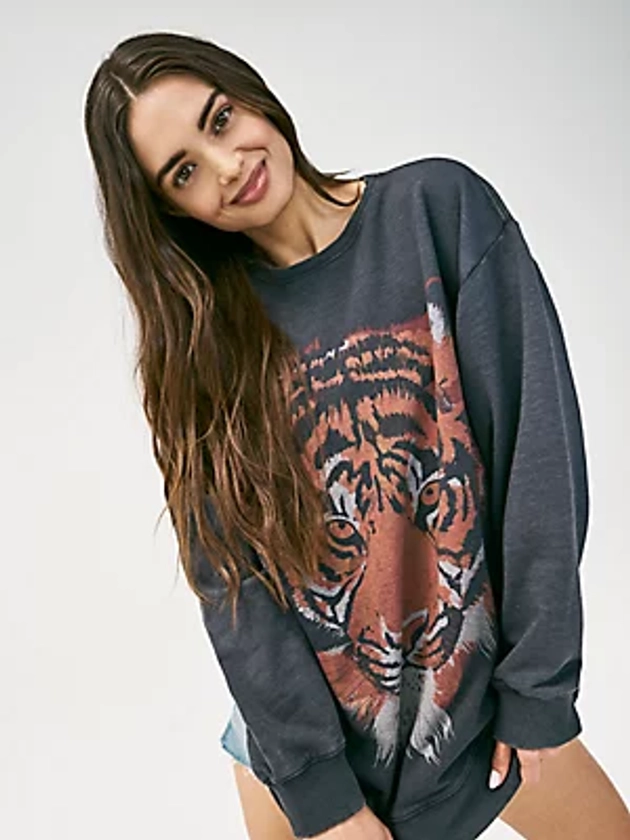 Women's Oversized Tiger Sweatshirt in Jet Black