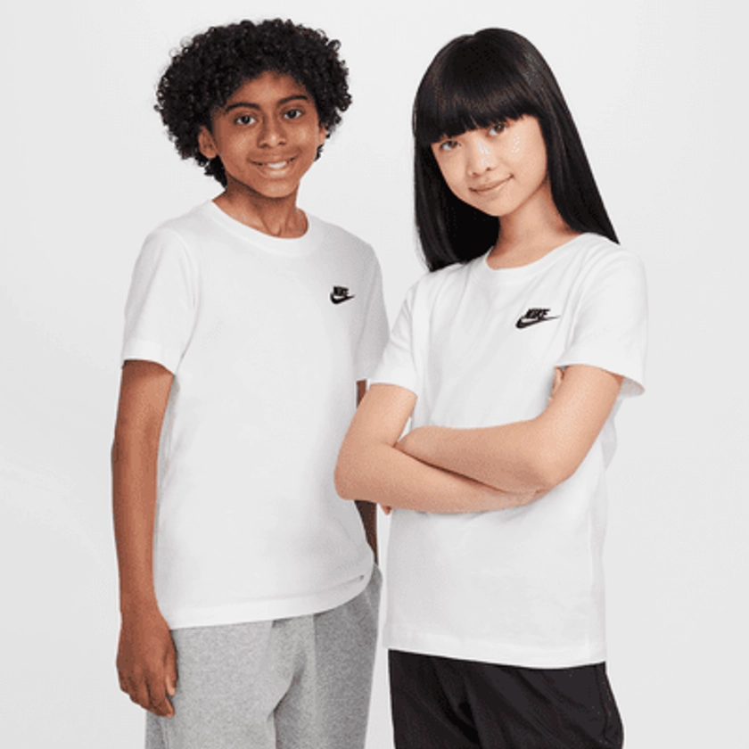 Nike Sportswear Older Kids' T-Shirt